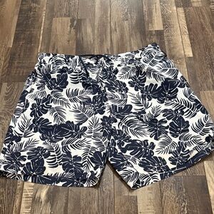 Michael Kors Men's Navy and White Leaf Print Shorts